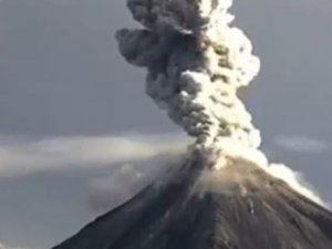 Colima Yanardağı patladı, uçuşlar durdu