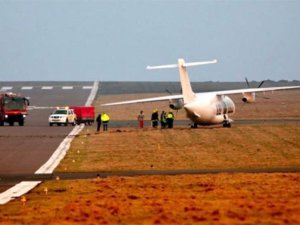 Dornier 328 tipi uçak pistten çıktı