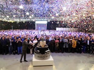 Mercedes-Benz Türk 50. yılını tüm çalışanları ile coşkuyla kutladı