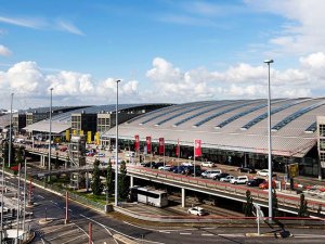 Zehirli gaz nedeniyle kapatılan Hamburg Havalimanı yeniden açıldı