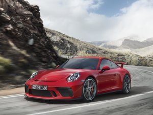 Gündelik kullanım için yarış  pistlerinde doğdu: yeni 911 GT3