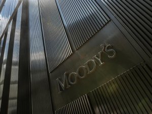 Moody's: Döviz rezervleri ve sermaye akışı kur baskısının etkisini azaltıyor