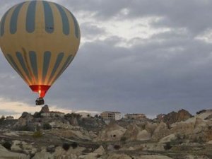 Kapadokya'da sıcak hava balonları sert iniş yaptı: 49 yaralı