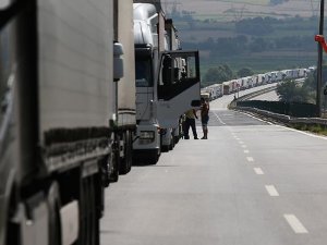 'Türk tırlarından geçiş ücreti alınamaz'