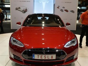 Tesla ABD'nin en değerli otomotiv firması oldu
