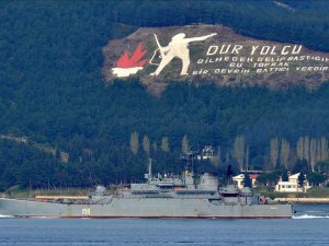 Rus askeri gemisi Çanakkale Boğazı'ndan geçti