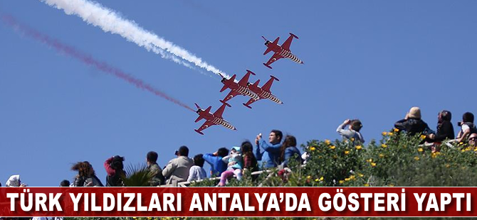 Türk Yıldızları Antalya semalarında gösteri yaptı