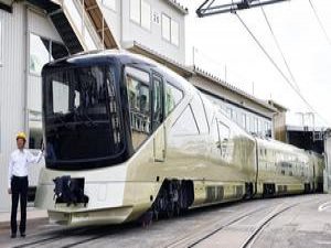 Japonya'nın ultra lüks treni ilk yolcuğunu yaptı