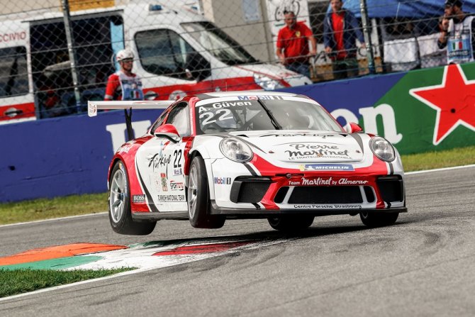 1571906956_ayhancanguven_porschesupercup2019__3_.jpg