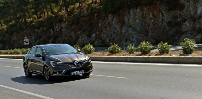 1575520933_renault_megane_sedan_3.jpg