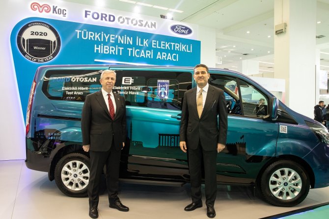 1579080195_ford_custom_phev_ankara_bbb_mansur_yava_____ford_otosan_gm_haydar_yenig__n.jpg