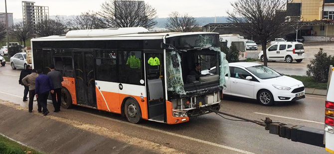 gaziantep_belediye_otobusu_devrildi1.jpg