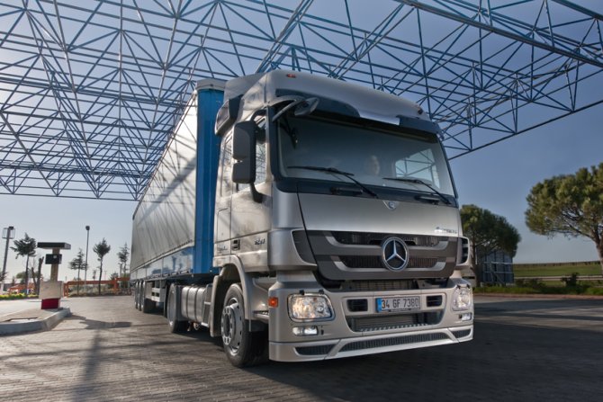 mercedes-benz-actros-1841.jpg