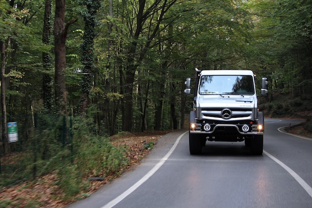 mercedes-benz-unimog-(4).jpg