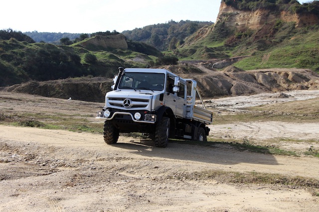 mercedes-benz-unimog-(5).jpg